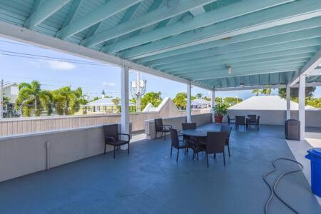 New Casa Caribe By Brightwild- Two-Story Condo Rooftop Pool Key West Dış mekan fotoğraf