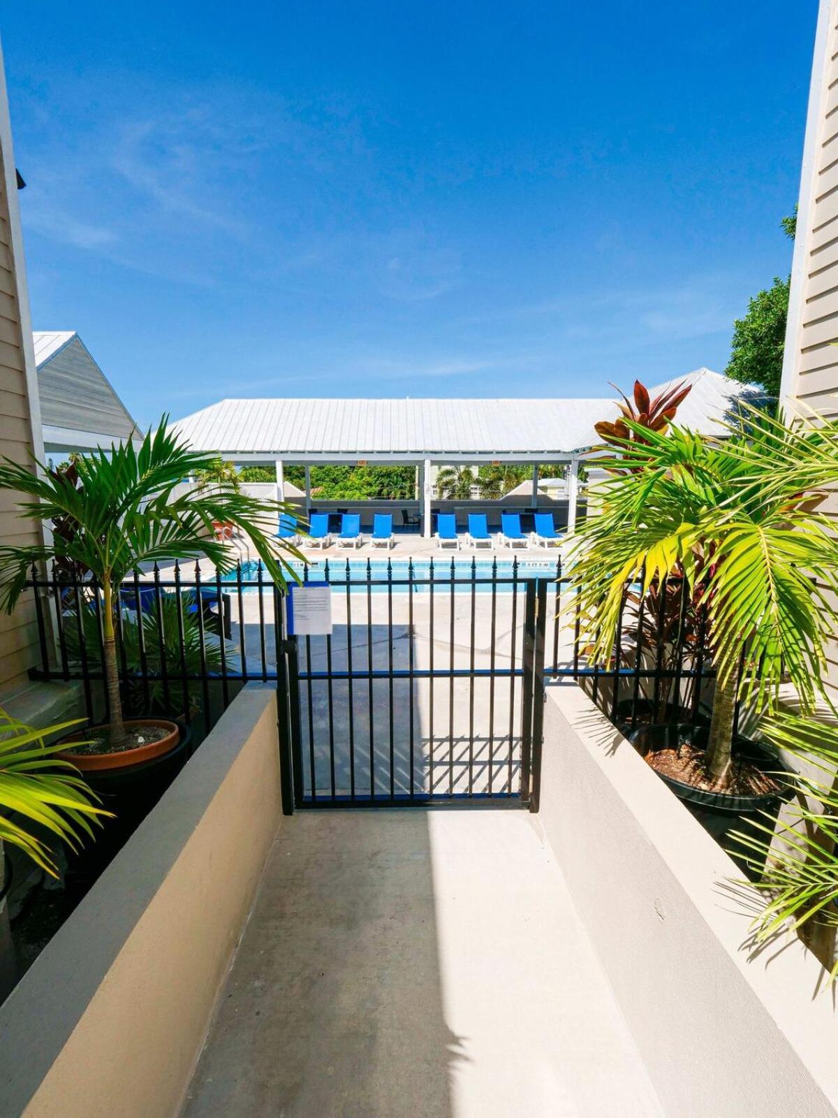 New Casa Caribe By Brightwild- Two-Story Condo Rooftop Pool Key West Dış mekan fotoğraf